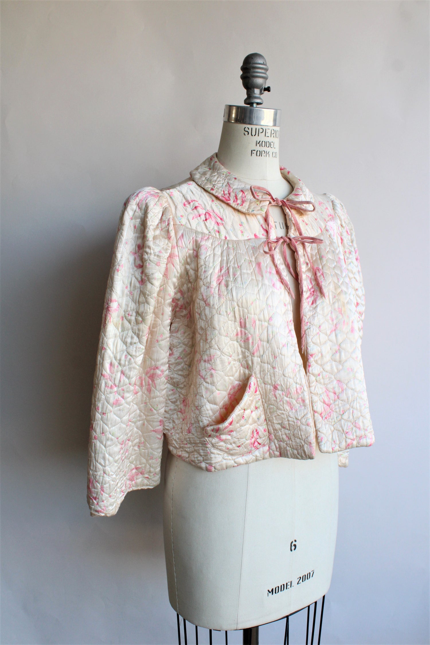 Vintage 1940s Quilted Bed Jacket