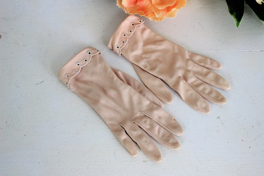 Vintage 1950s Beige Gloves Eyelet Trim Size 6.5