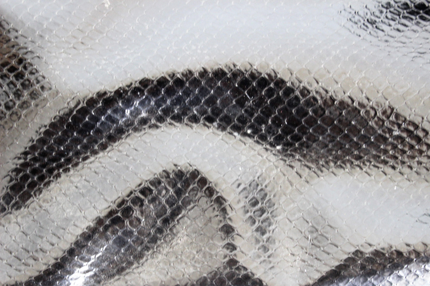 Vintage Patent Leather Purse in Stamped Vinyl Snake Skin