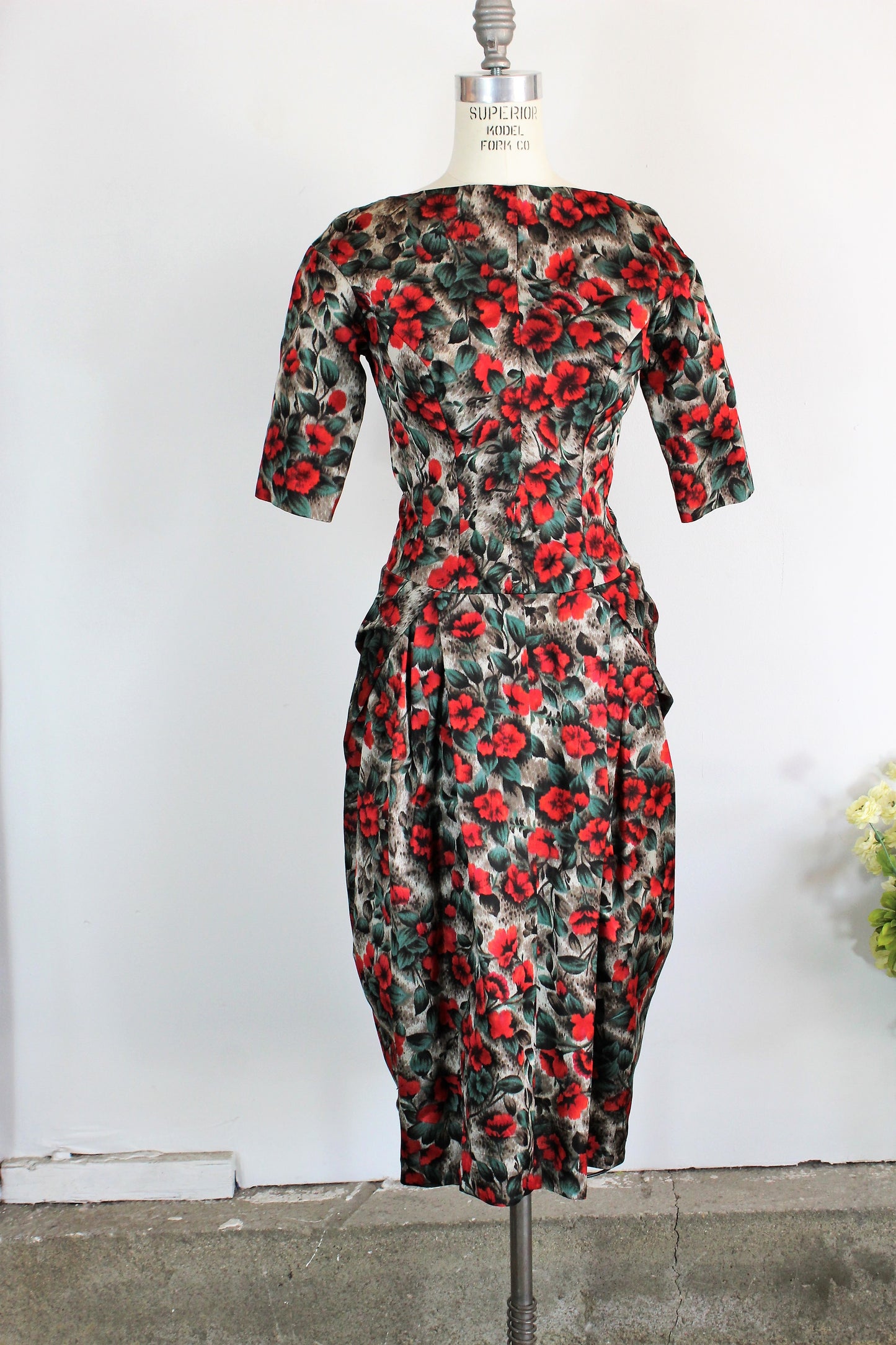Vintage 1950s 1960s Red Roses Wiggle Dress
