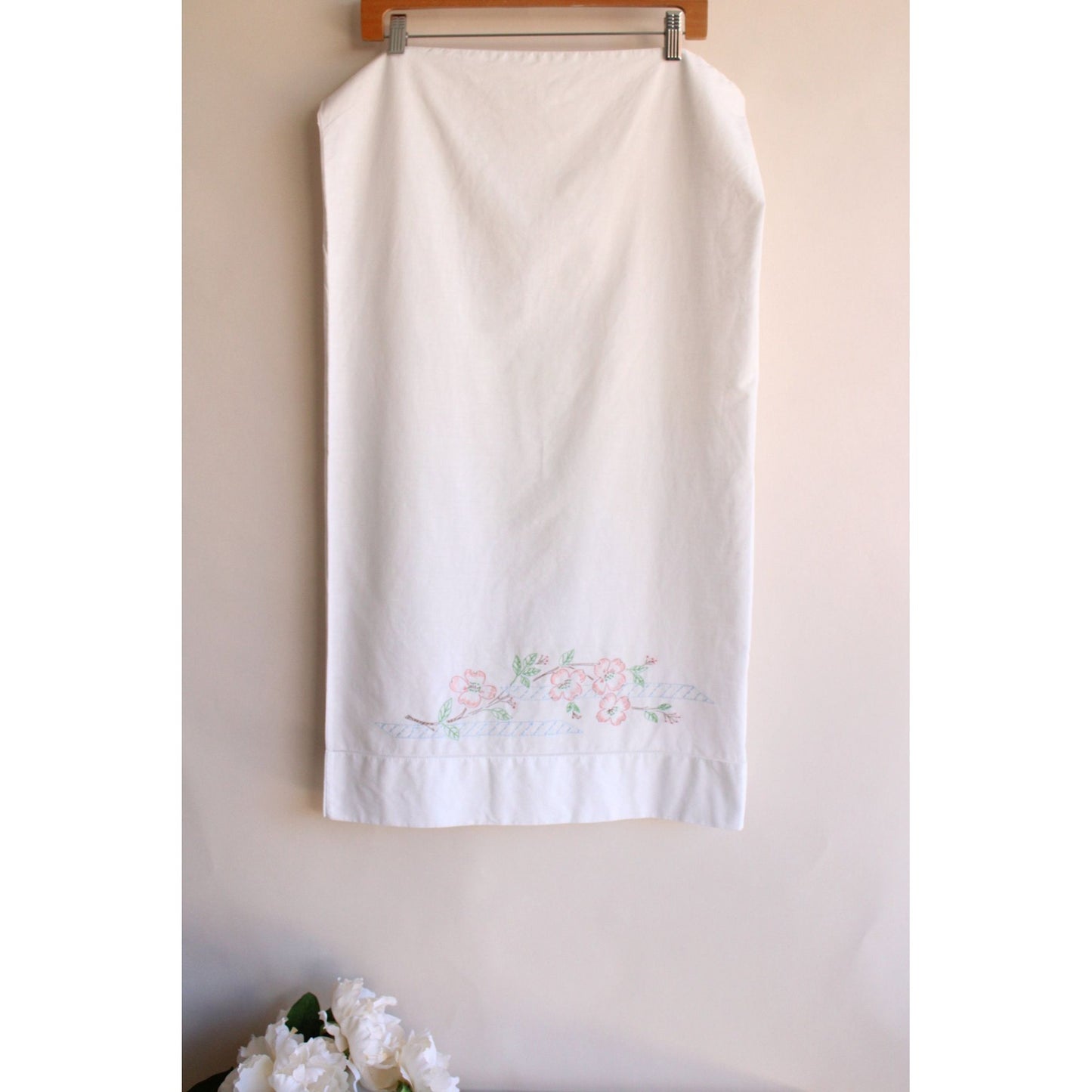 Vintage 1970s 1980s Pillow Case With Embroidered Flowers