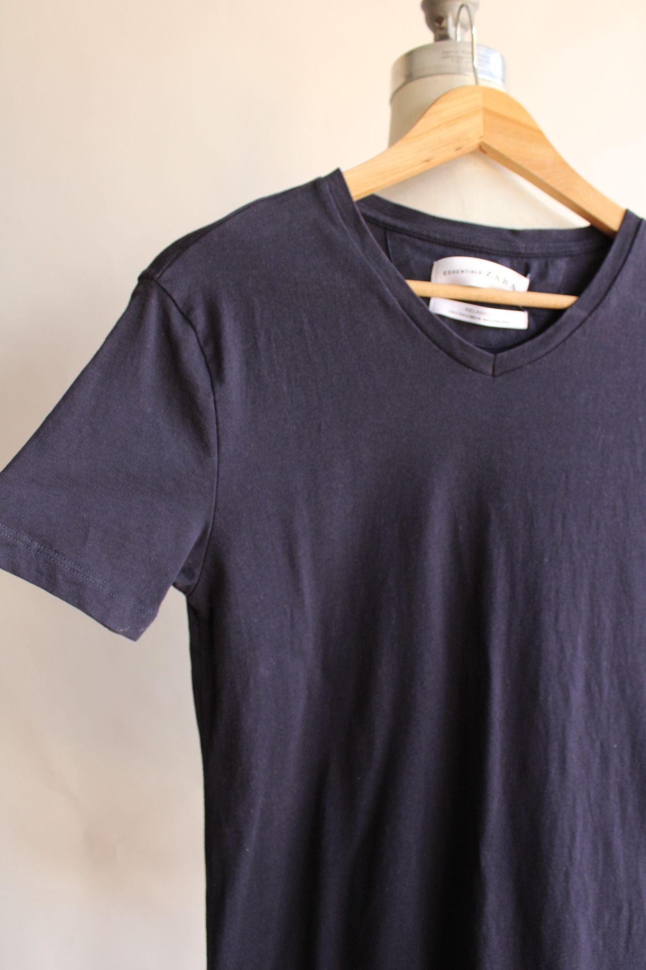 Zara Essentials mens t shirt, size small, navy blue, v neck