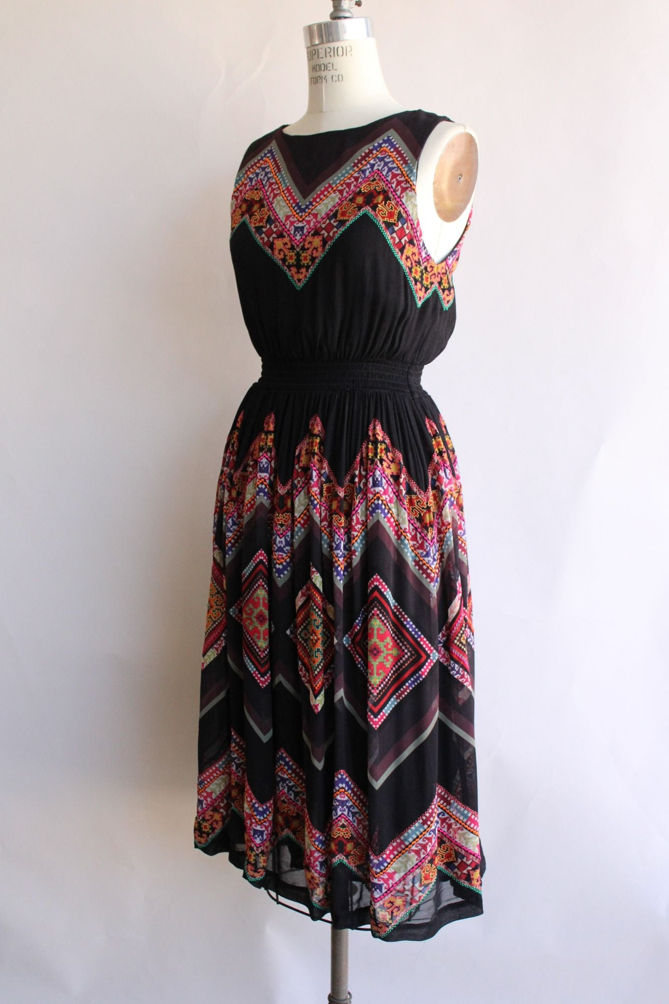 Tanvi Kedia Womens Dress, Size 6, Keyhole Back, Boho Folk Style Embroidery Tanvi Kedia Womens Dress, Size 6, Keyhole Back, Boho Folk Style Embroidery