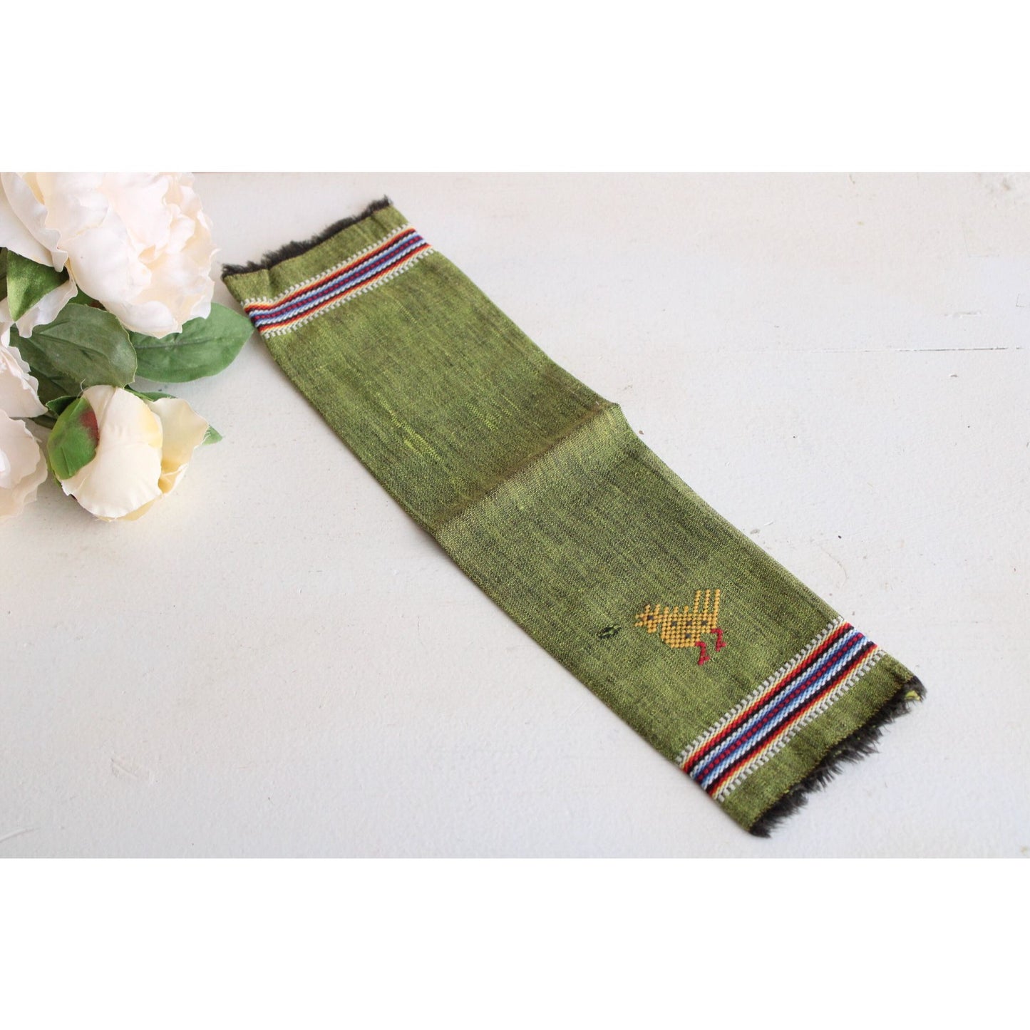 Vintage 1960s Green Linen Fingertip Towel with Embroidered Chicken and Fringe