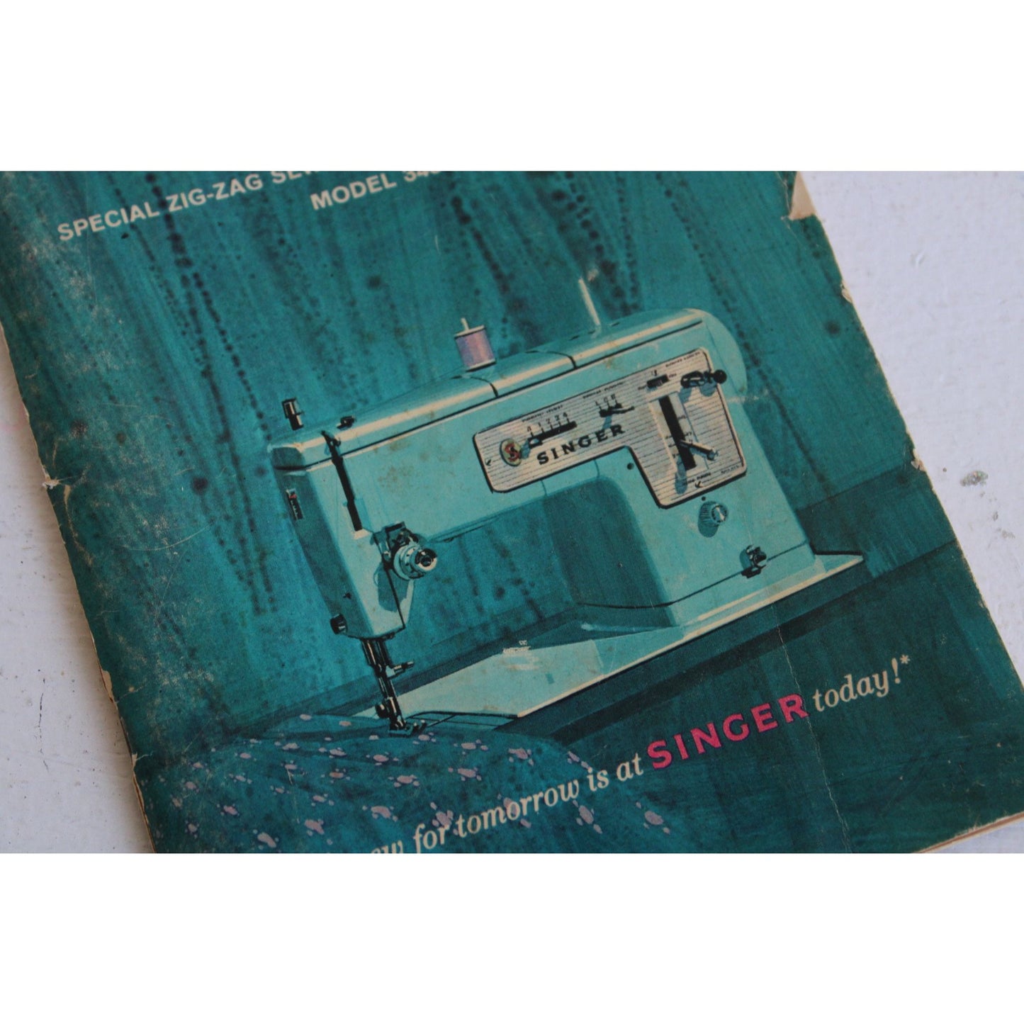Vintage 1960s Singer Sewing Machine Booklet