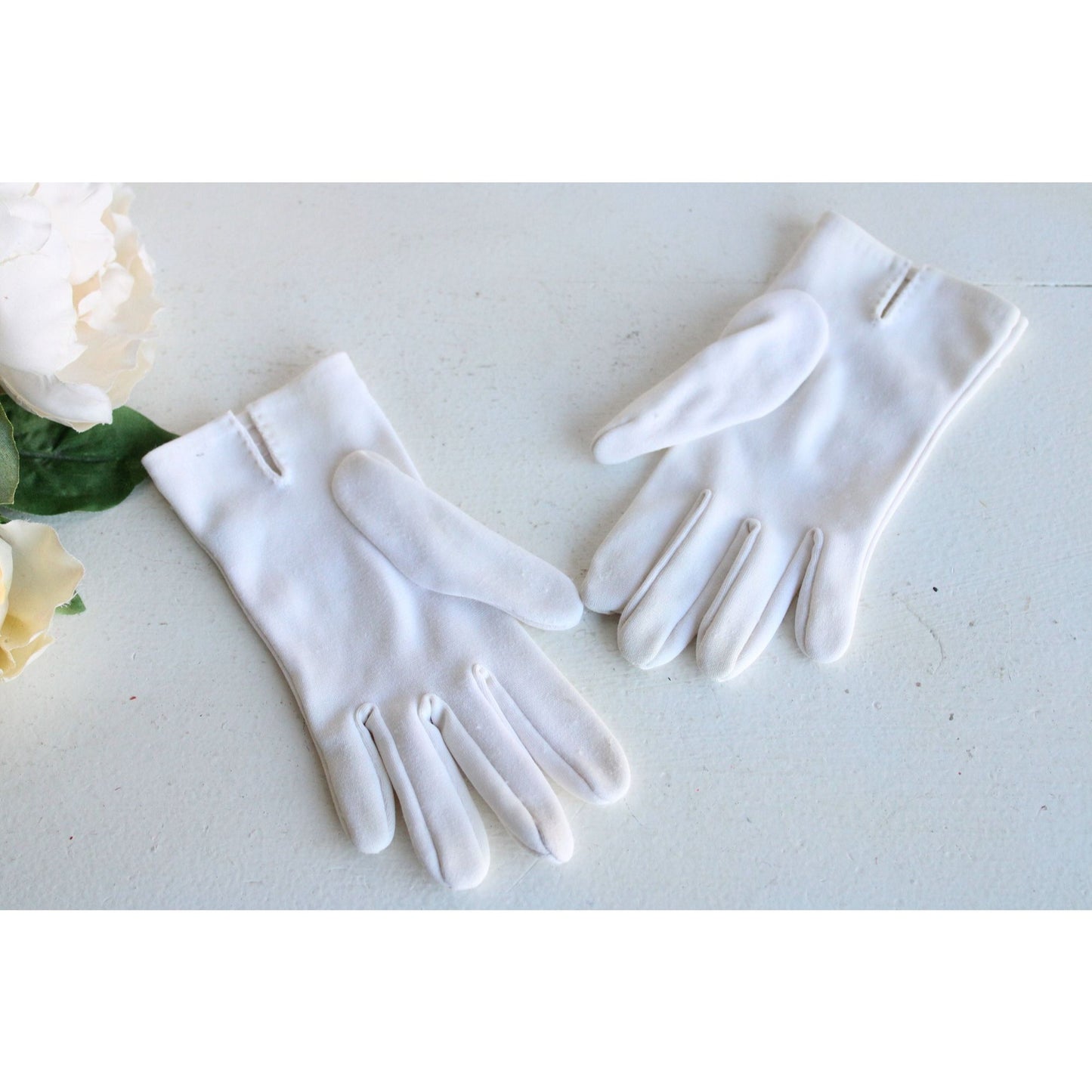 Vintage 1960s Gloves With Embroidery