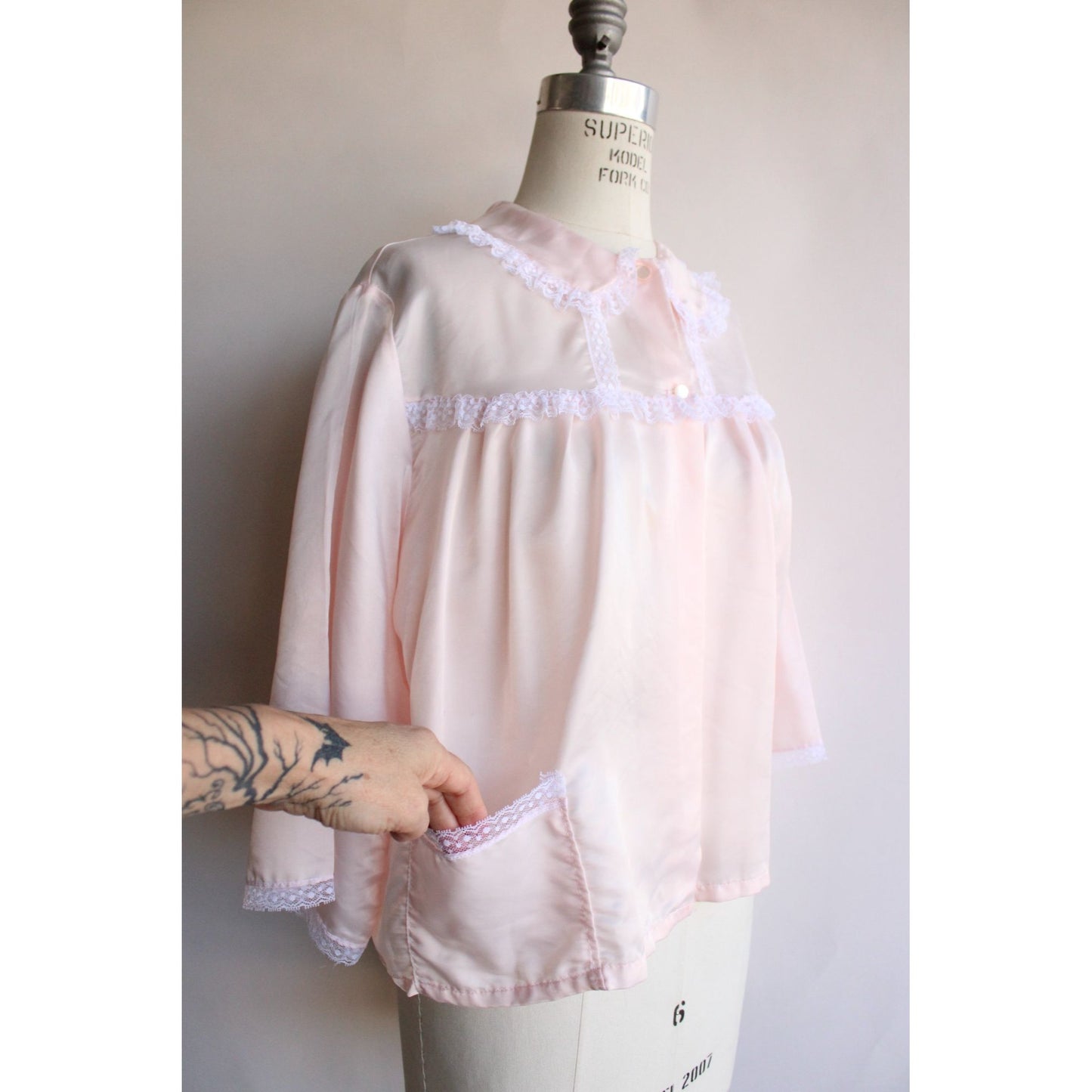 Vintage 1970s 1980s Pink Satin Bed Jacket