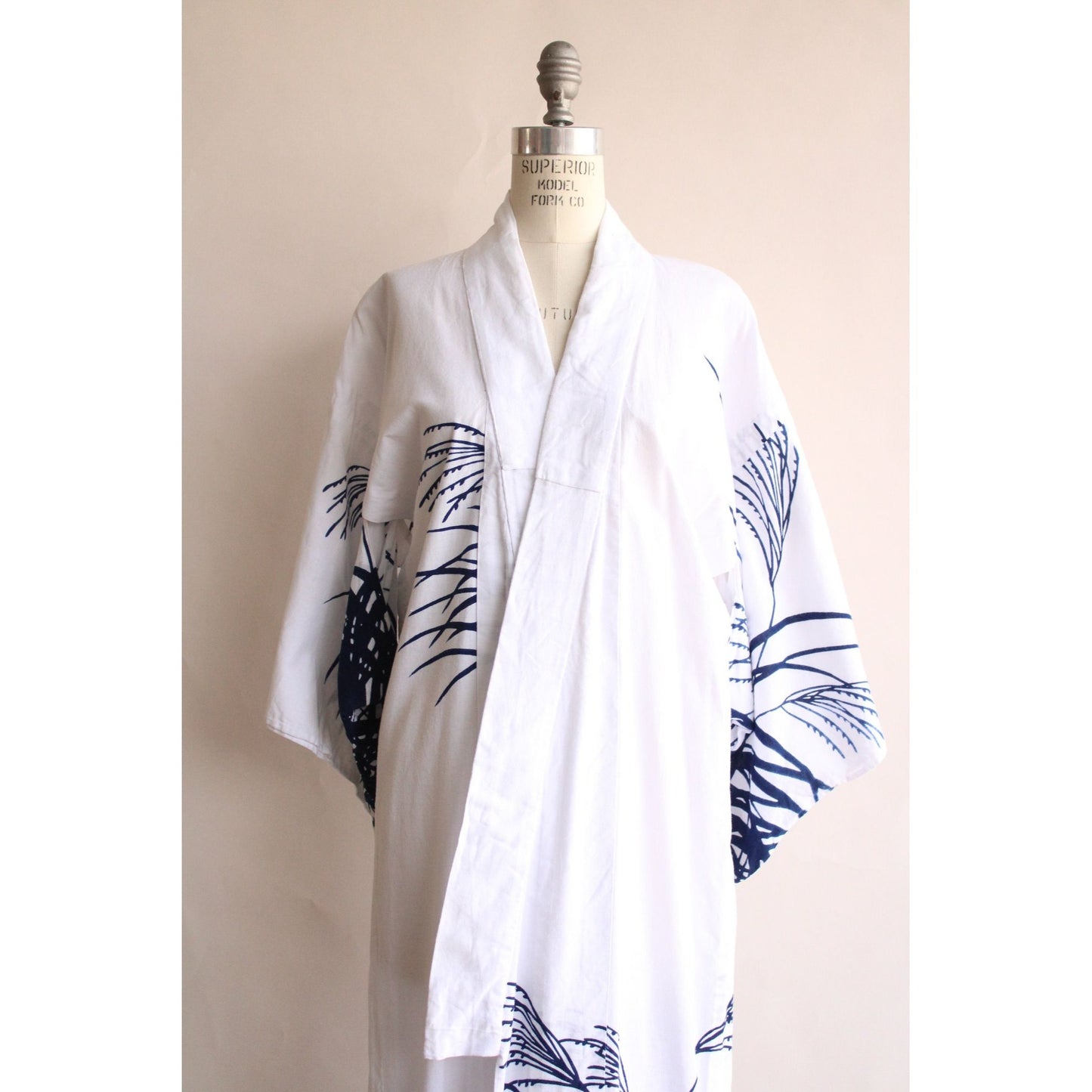 Vintage 1980s 1990s Kimono / White and Blue Cotton Kimono Robe