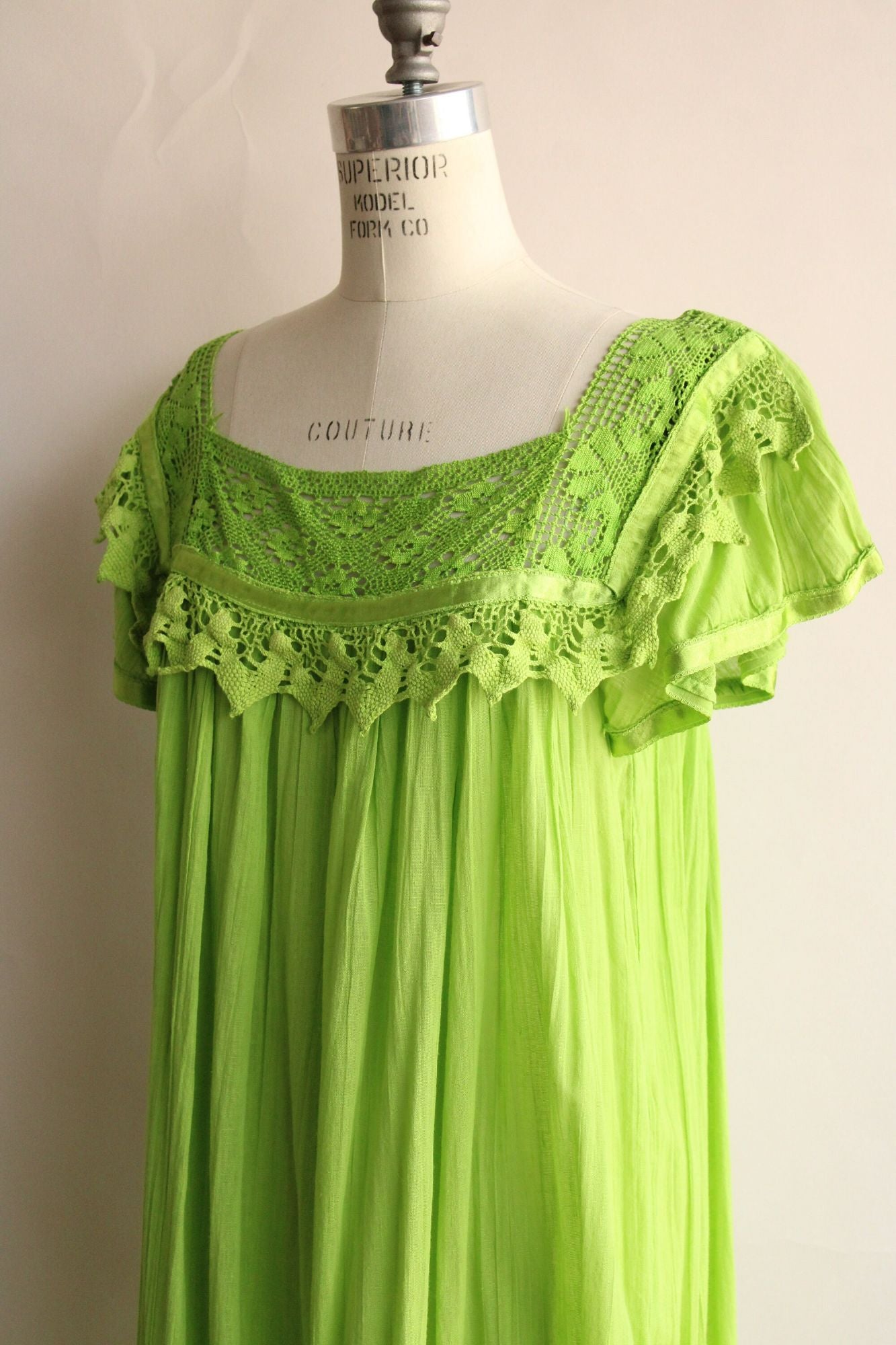 Vintage 1970s 1980s Apple Green Peasant Dress with Crochet Lace Trim
