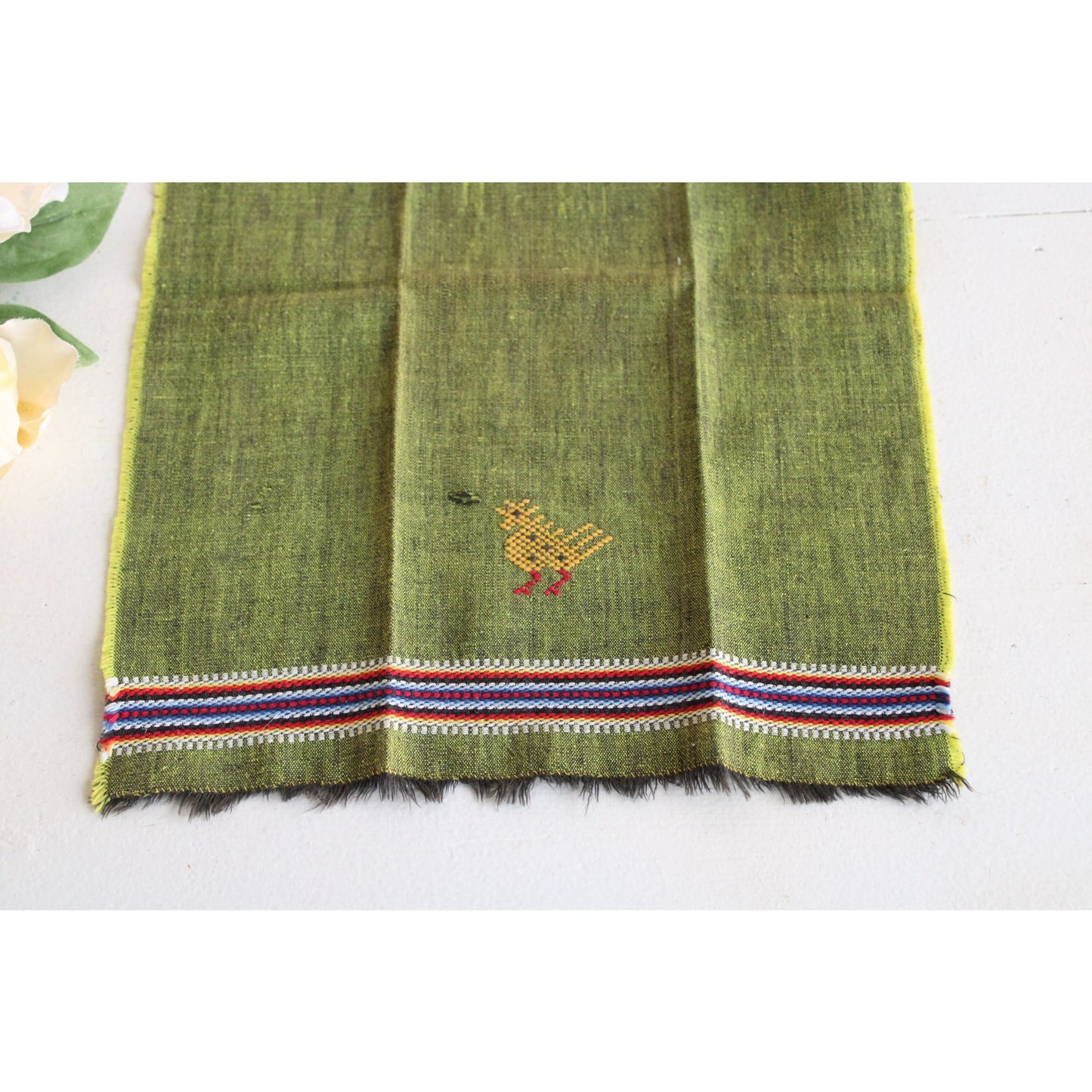 Vintage 1960s Green Linen Fingertip Towel with Embroidered Chicken and Fringe