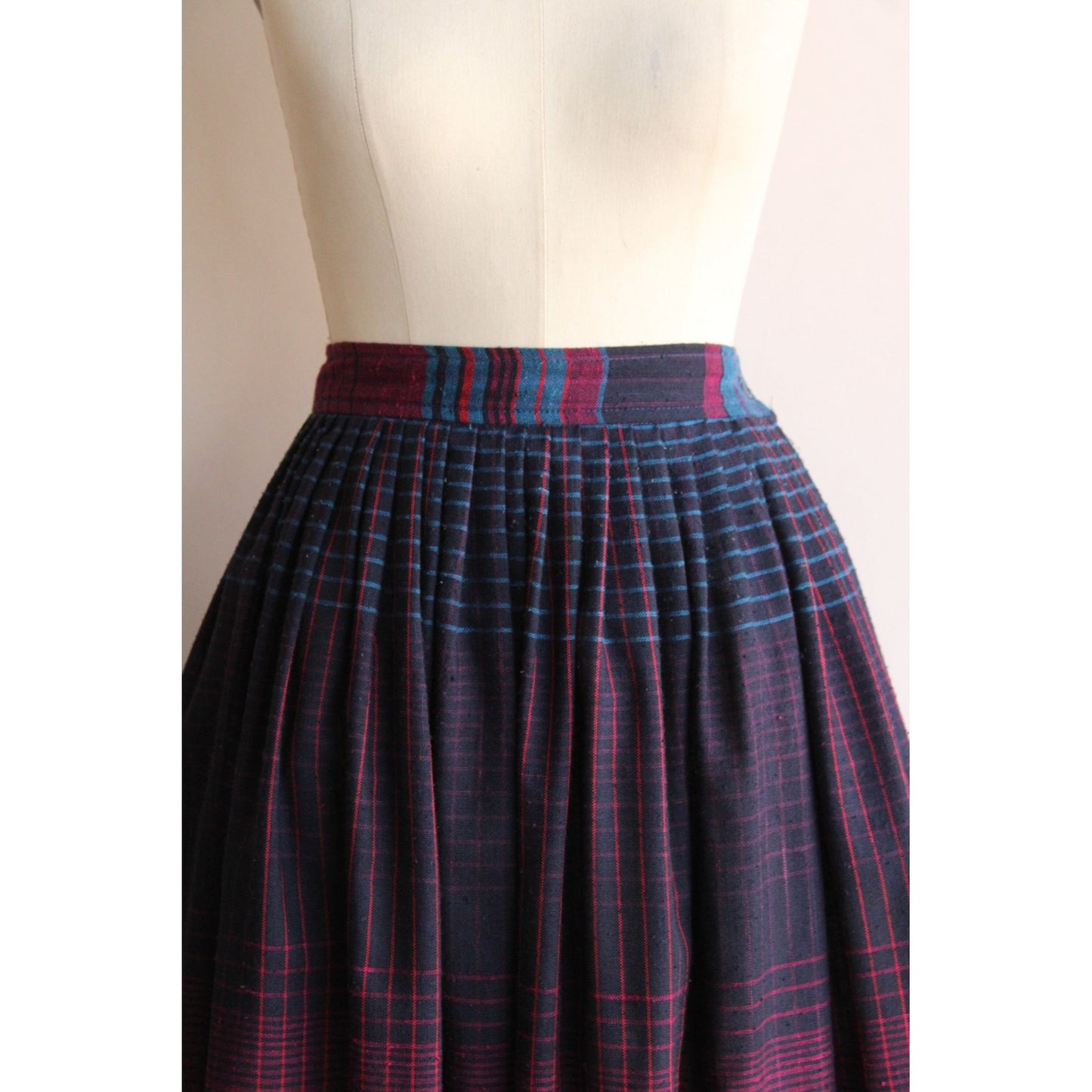 Vintage 1980s The Villager Plaid Check Pleated Full Skirt with Pocket