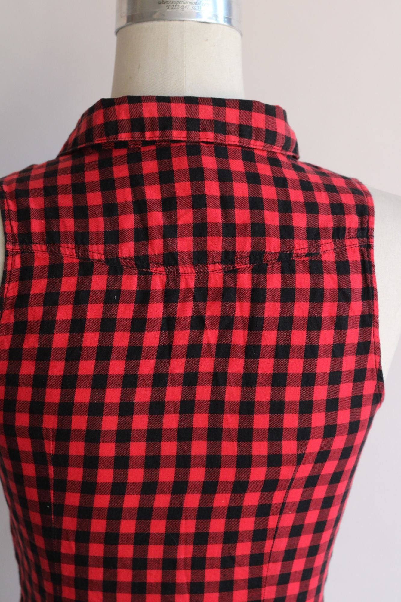 Divided crop top, black and red check, size 2, tie waist
