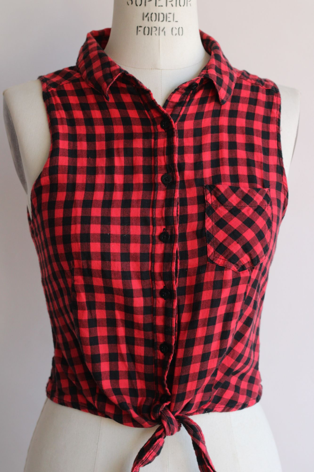 Divided crop top, black and red check, size 2, tie waist