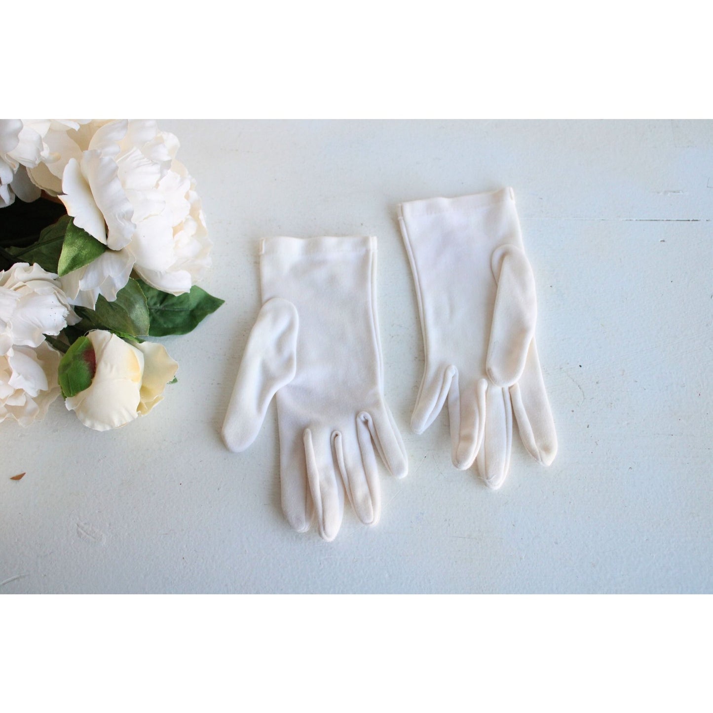 Vintage 1960s Gloves With Bows