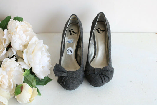Report womens shoes, Gray felt stacked heels, size 9W, bows