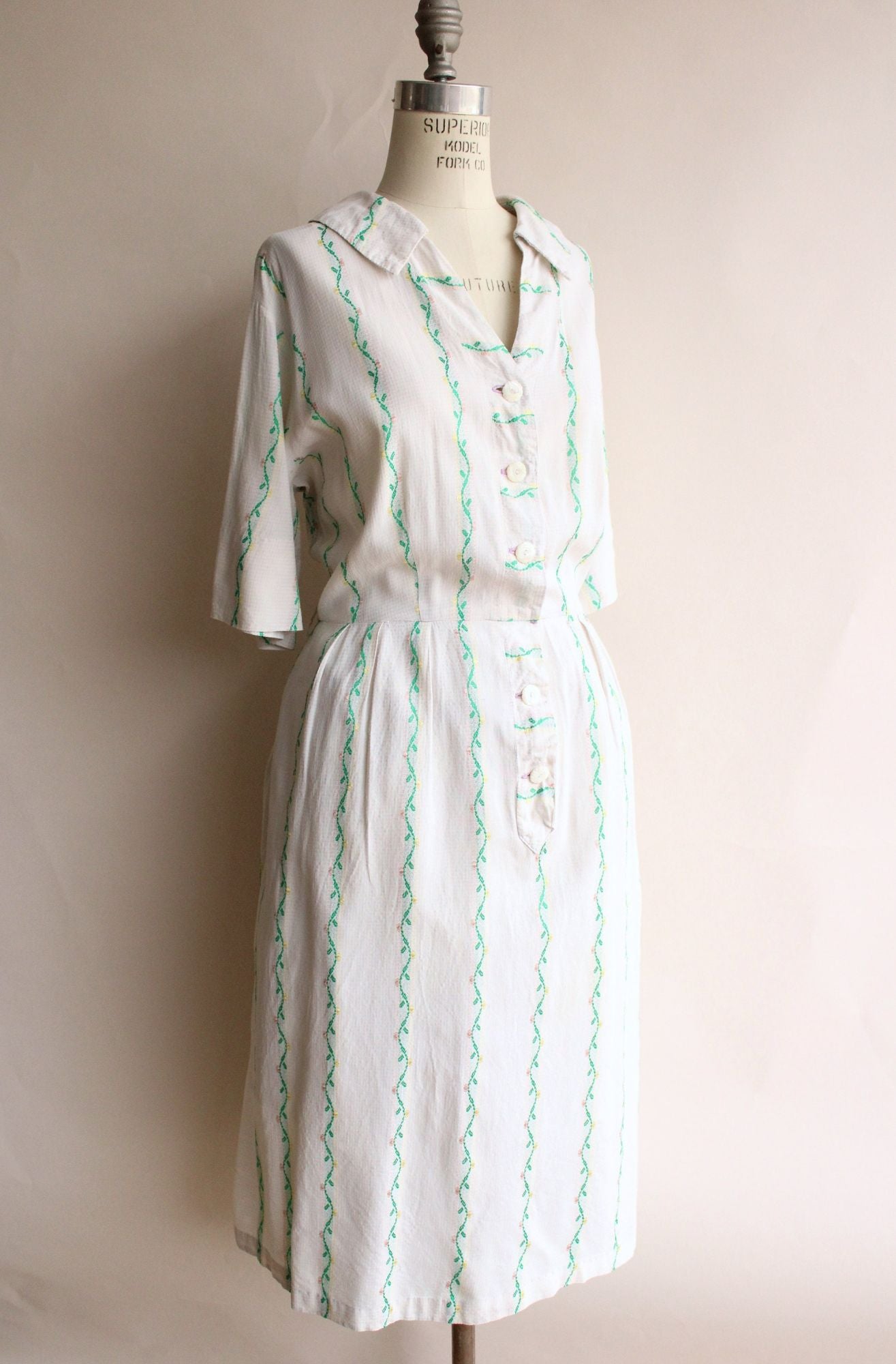Vintage 1940s 1950s Volup Cotton Shirtwaist Dress with Pocket